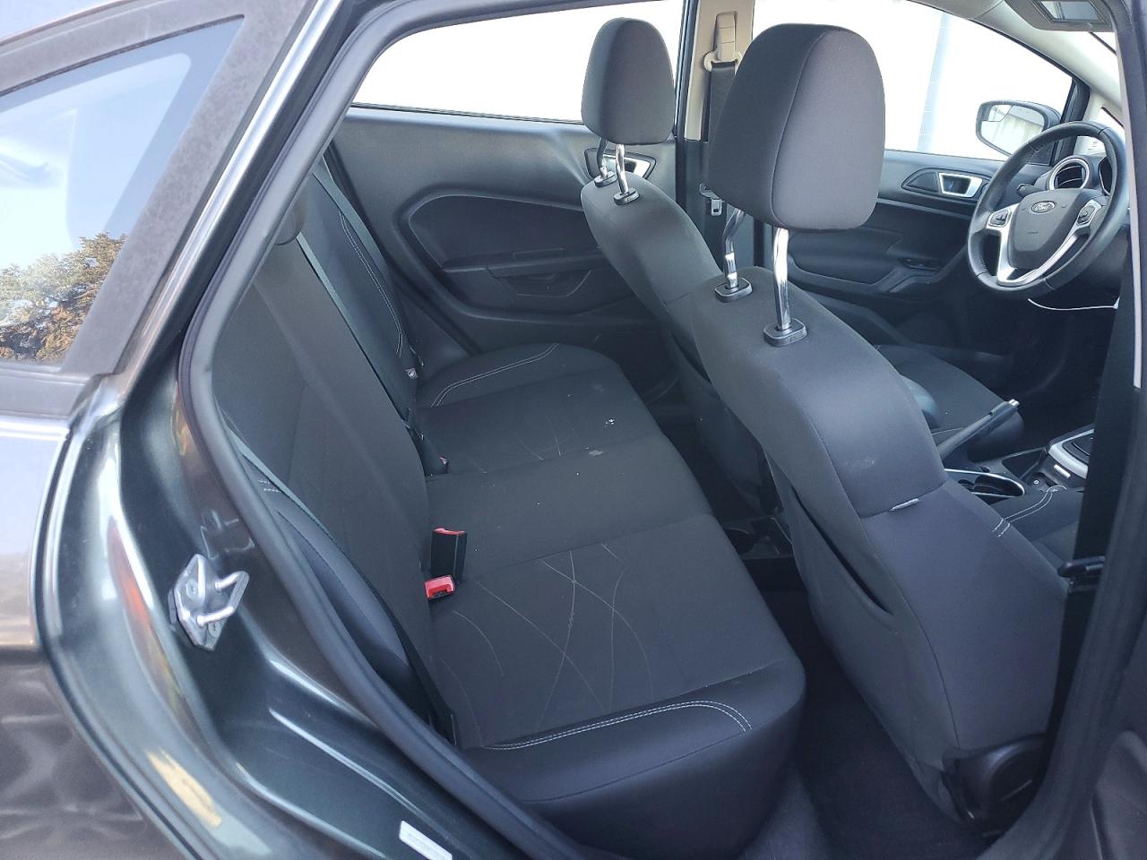2016 FORD FIESTA SE photo 10