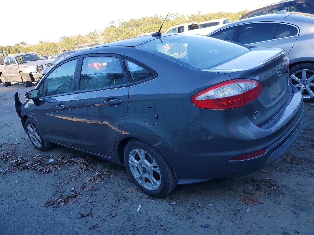 2016 FORD FIESTA SE photo 2