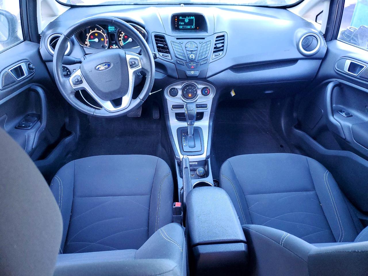 2016 FORD FIESTA SE photo 8