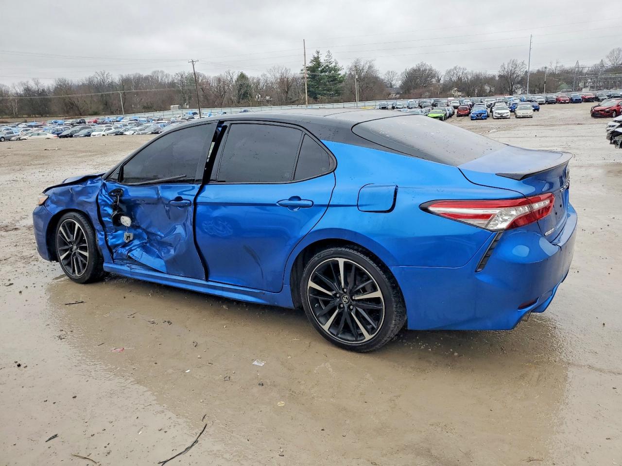2018 TOYOTA CAMRY XSE photo 2