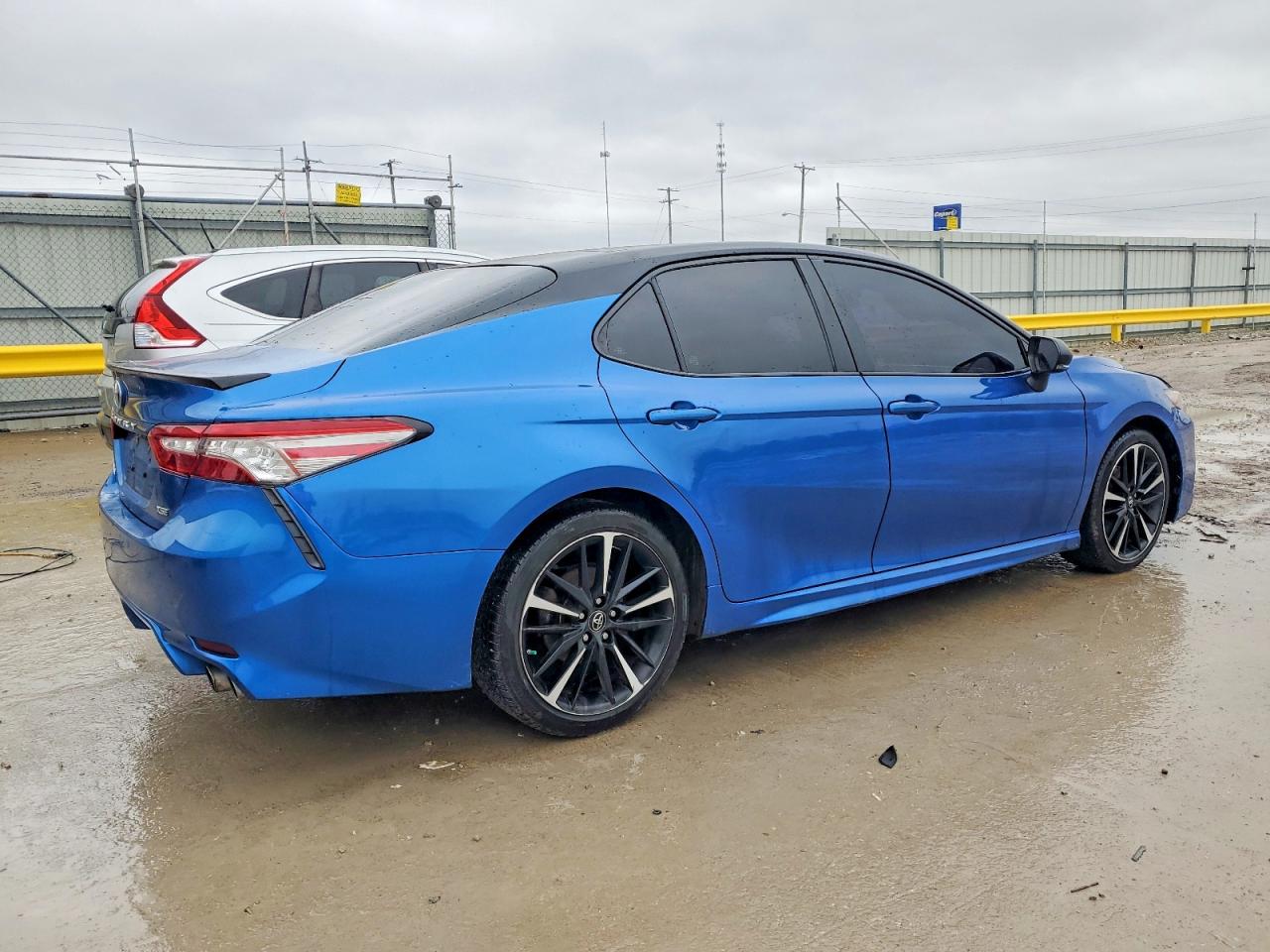 2018 TOYOTA CAMRY XSE photo 3