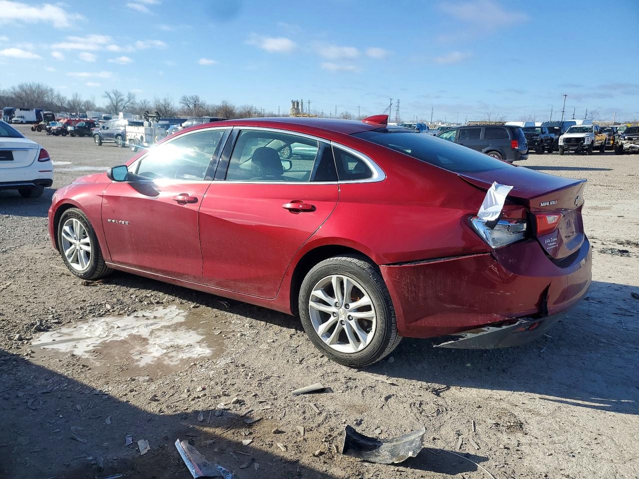 2018 CHEVROLET MALIBU LT photo 2