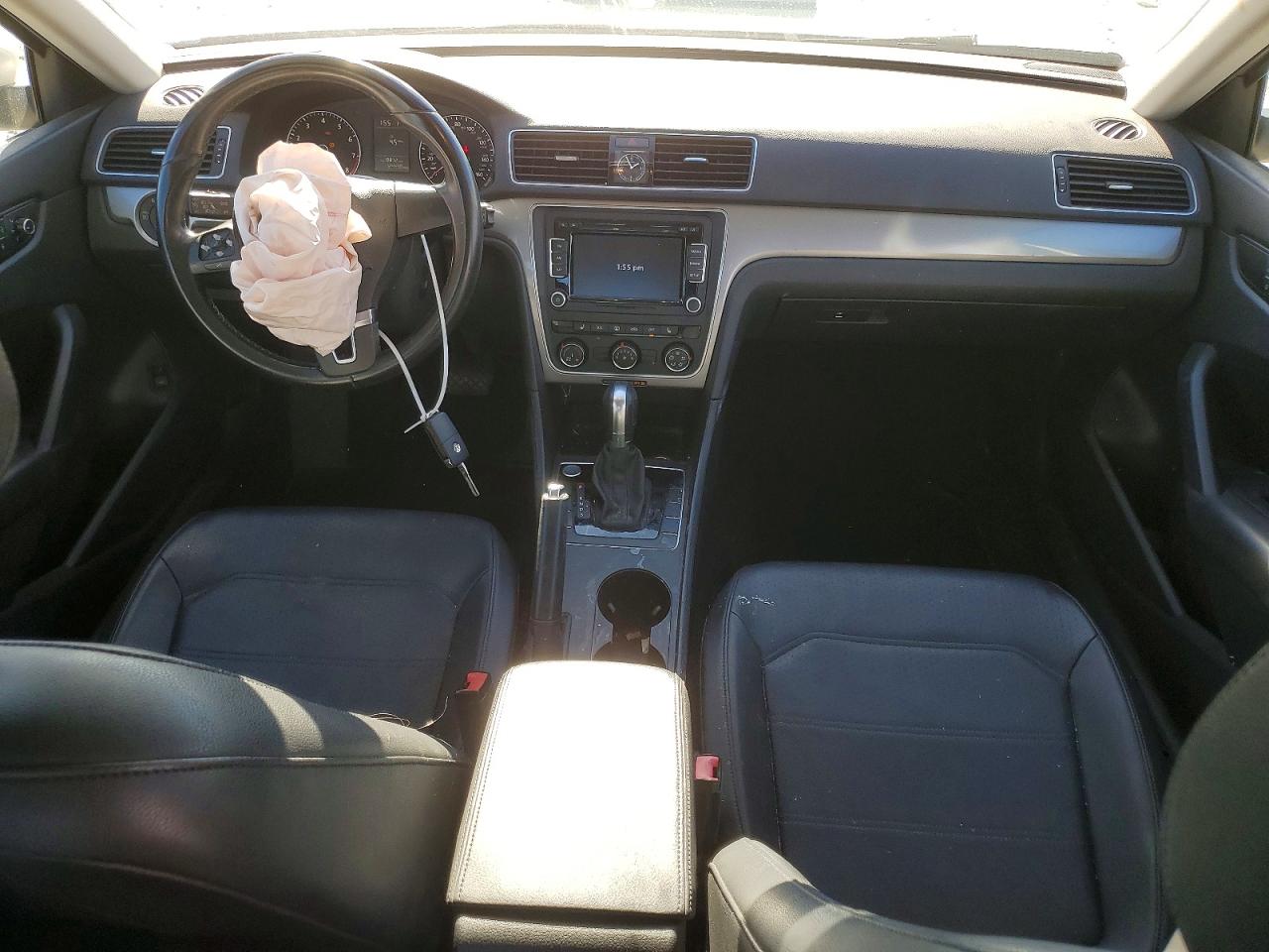 2015 VOLKSWAGEN PASSAT S photo 8