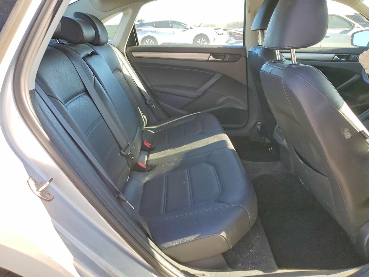 2015 VOLKSWAGEN PASSAT S photo 10