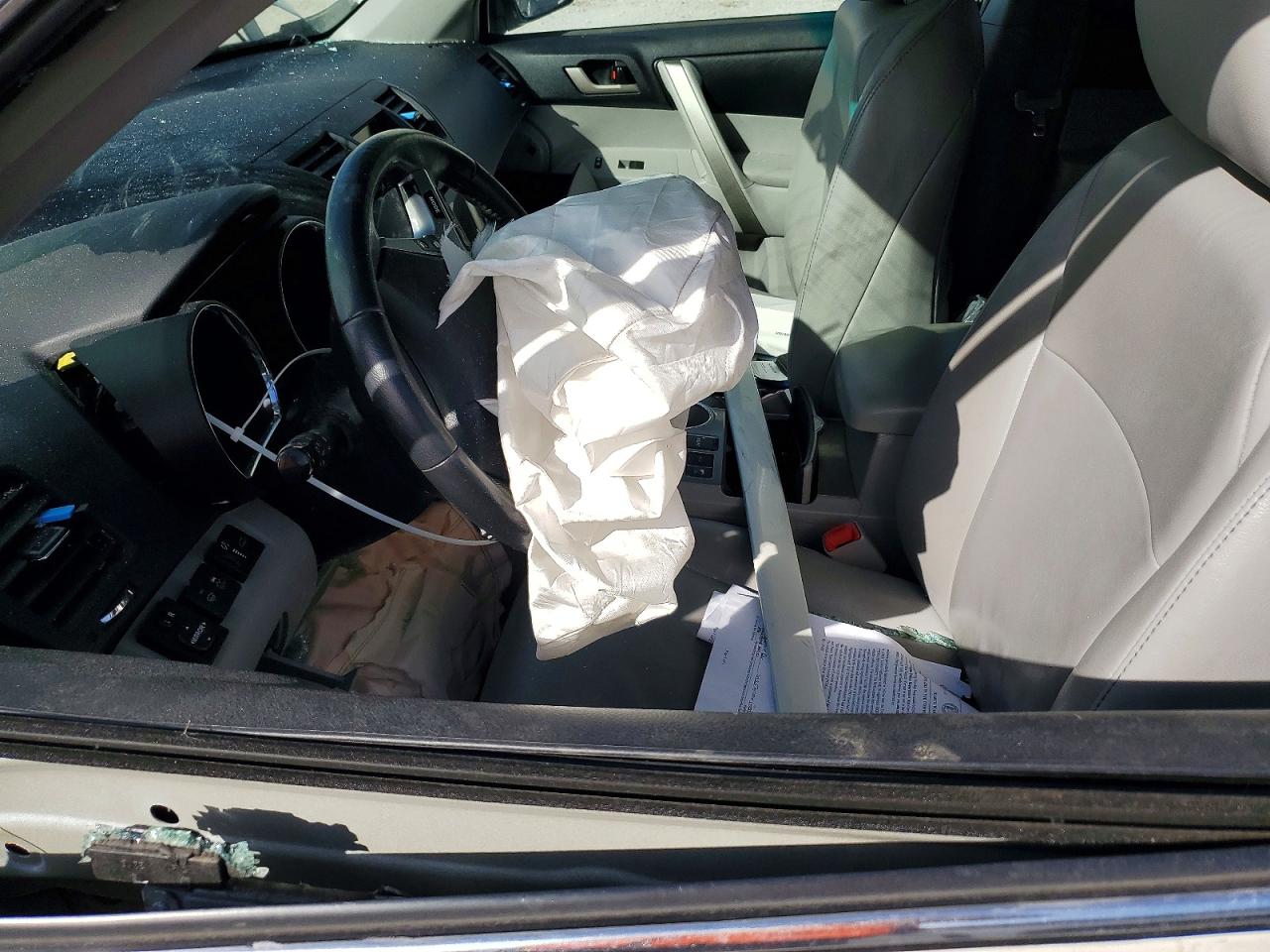 2011 TOYOTA HIGHLANDER BASE photo 7