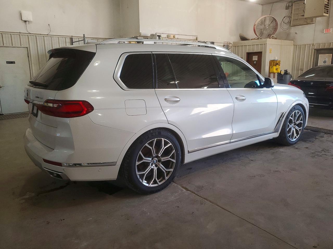 2020 BMW X7 XDRIVE40I photo 3