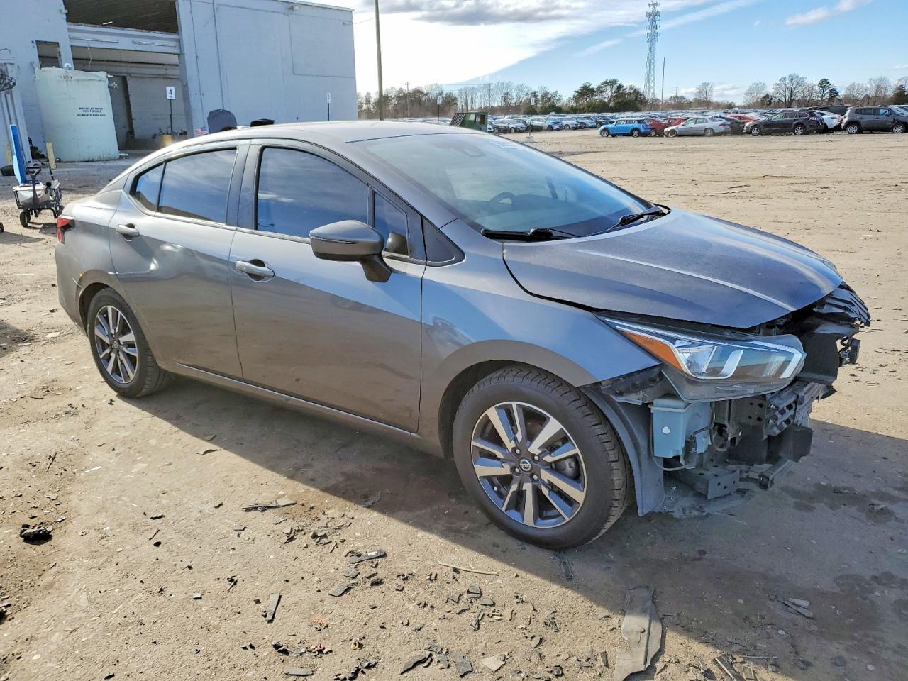 2020 NISSAN VERSA SV photo 4