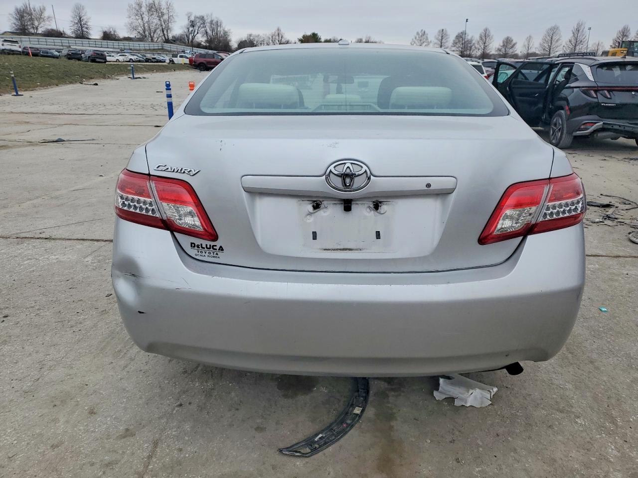2010 TOYOTA CAMRY BASE photo 6
