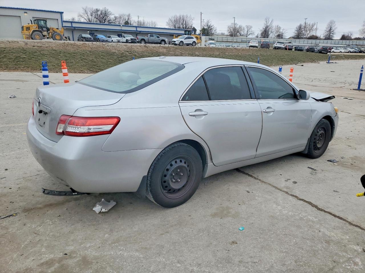 2010 TOYOTA CAMRY BASE photo 3
