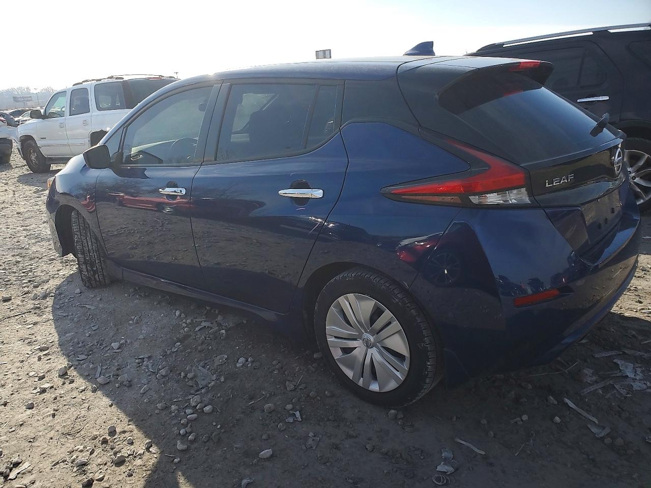 2022 NISSAN LEAF S photo 2