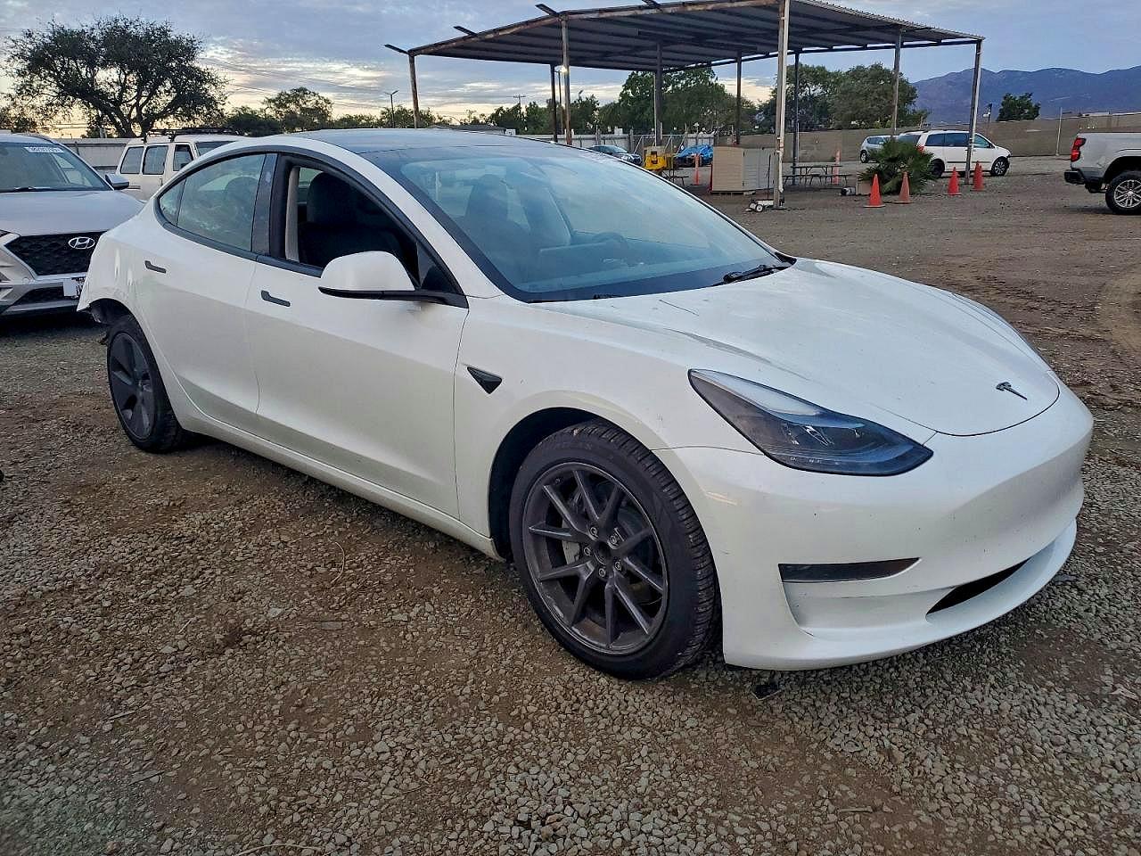 2023 TESLA MODEL 3 photo 4