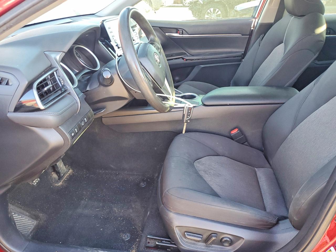 2021 TOYOTA CAMRY LE photo 7