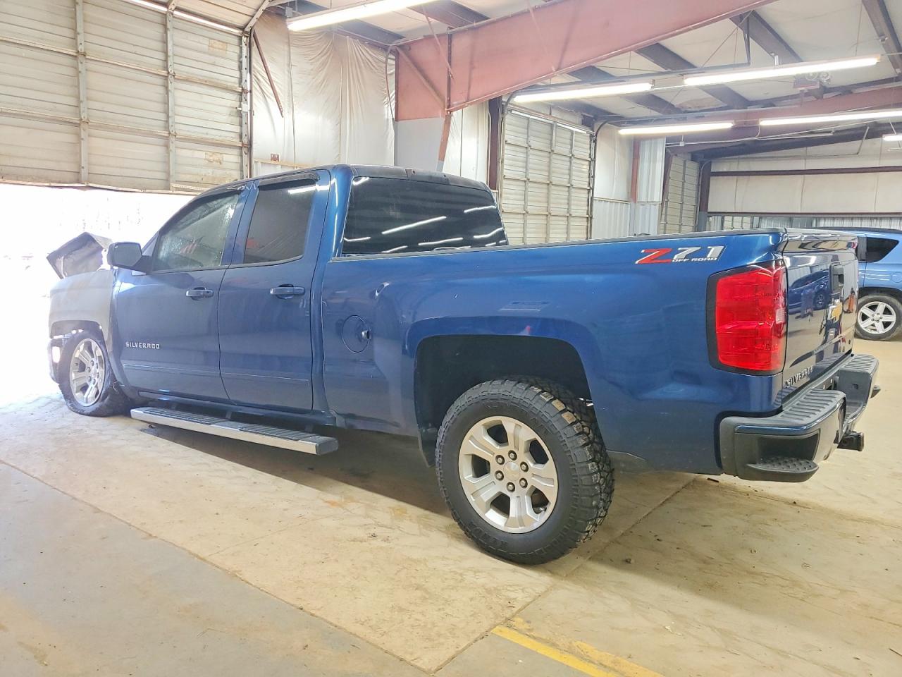 2018 CHEVROLET SILVERADO K1500 LT photo 2