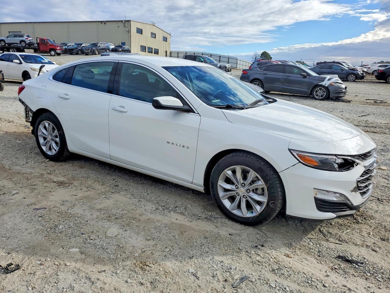 2023 CHEVROLET MALIBU LT photo 4