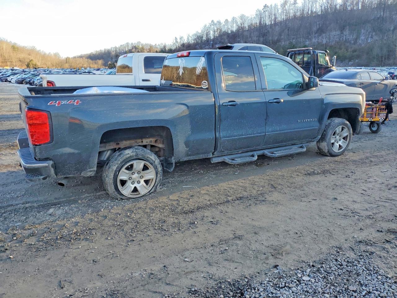 2017 CHEVROLET SILVERADO K1500 LT photo 3