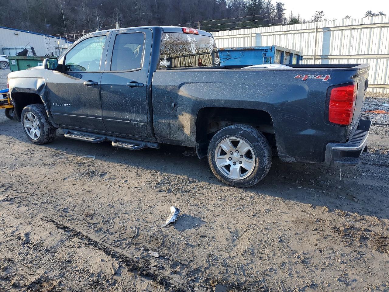 2017 CHEVROLET SILVERADO K1500 LT photo 2