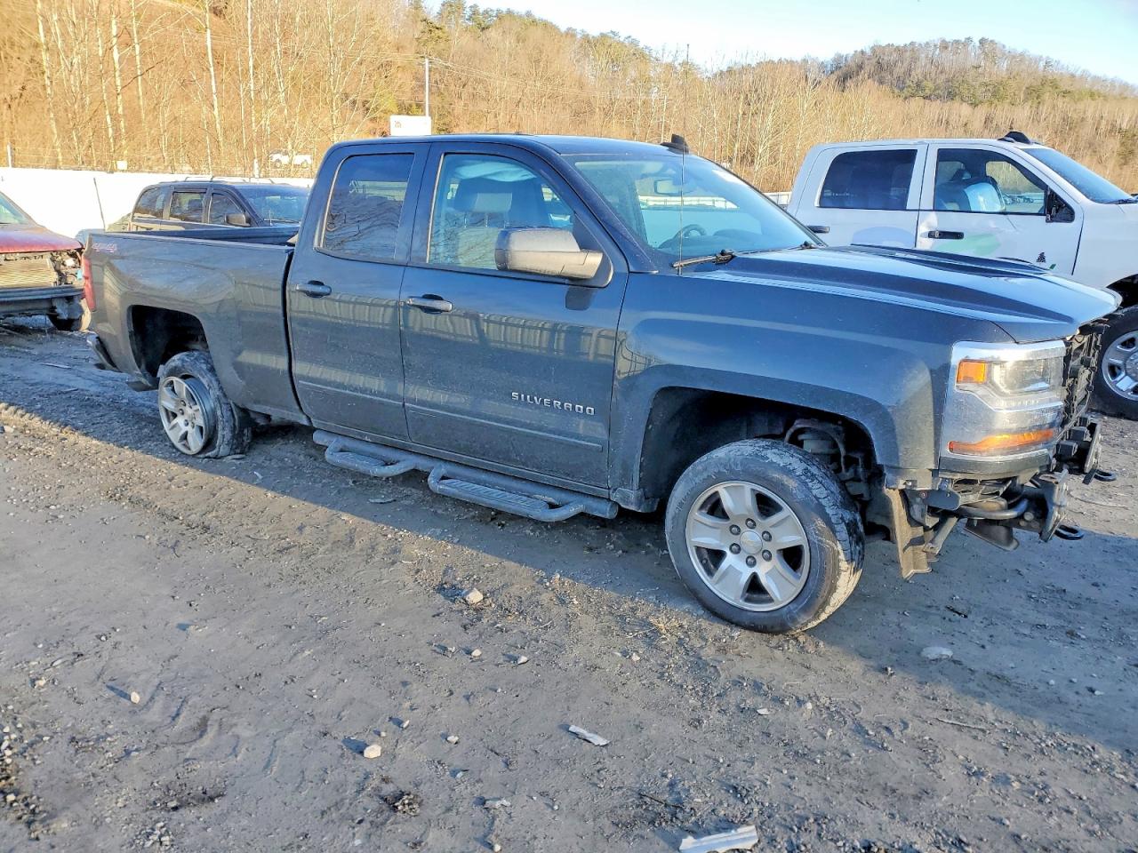 2017 CHEVROLET SILVERADO K1500 LT photo 4