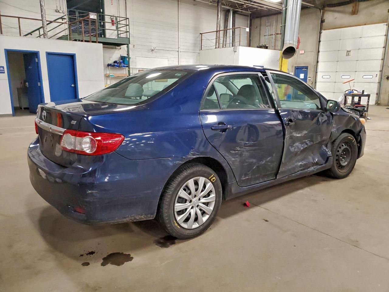2013 TOYOTA COROLLA BASE photo 3