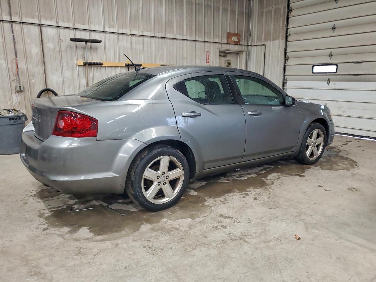 2013 DODGE AVENGER SE photo 3