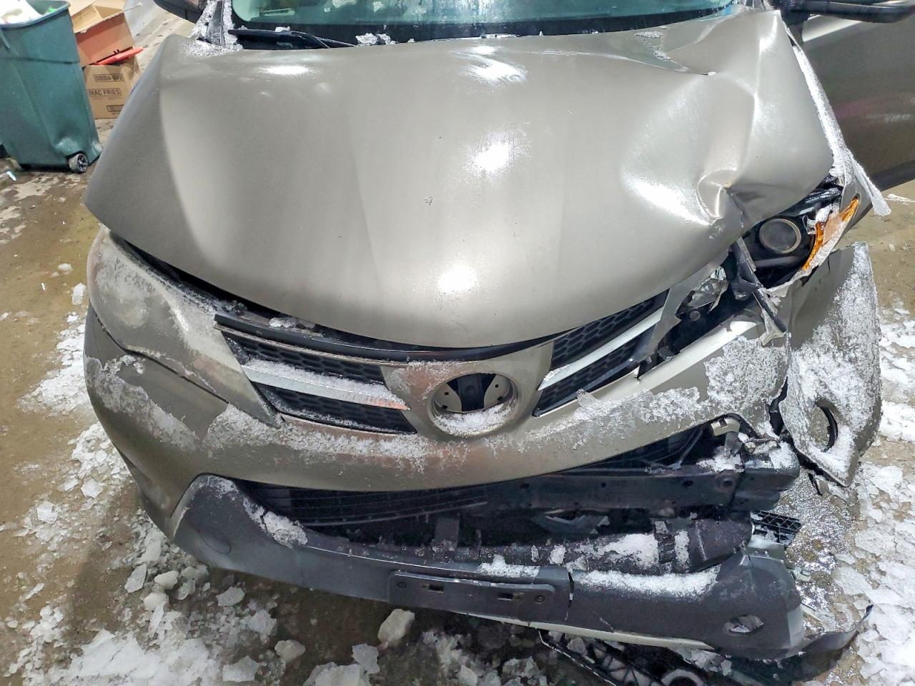 2015 TOYOTA RAV4 XLE photo 12