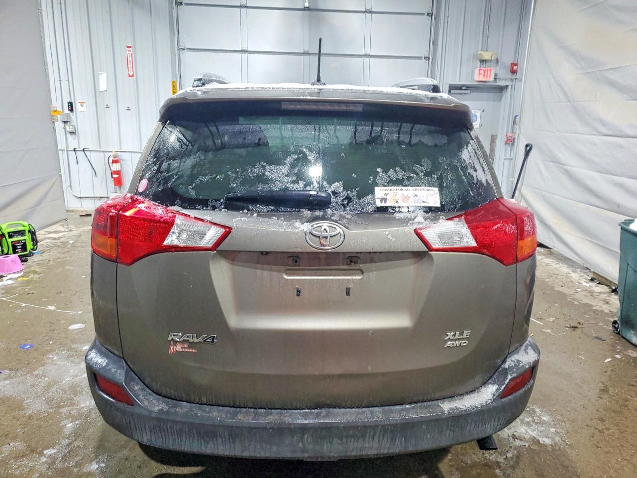 2015 TOYOTA RAV4 XLE photo 6