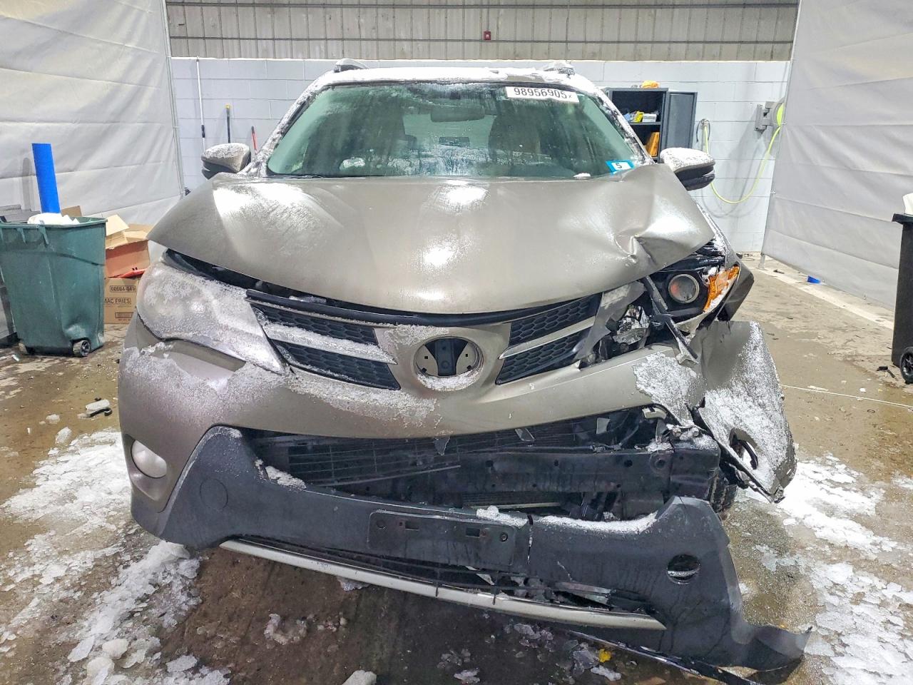 2015 TOYOTA RAV4 XLE photo 5