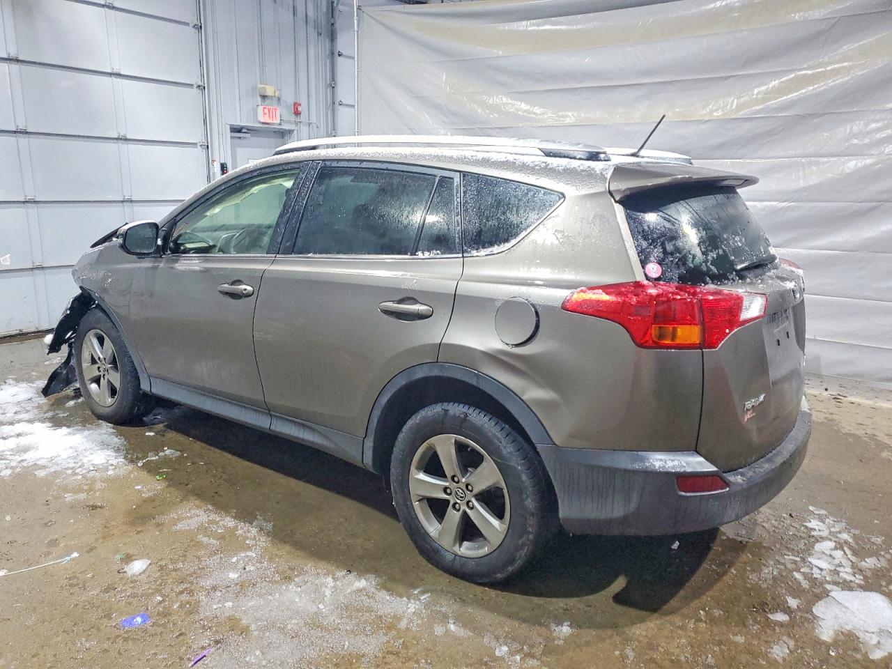2015 TOYOTA RAV4 XLE photo 2