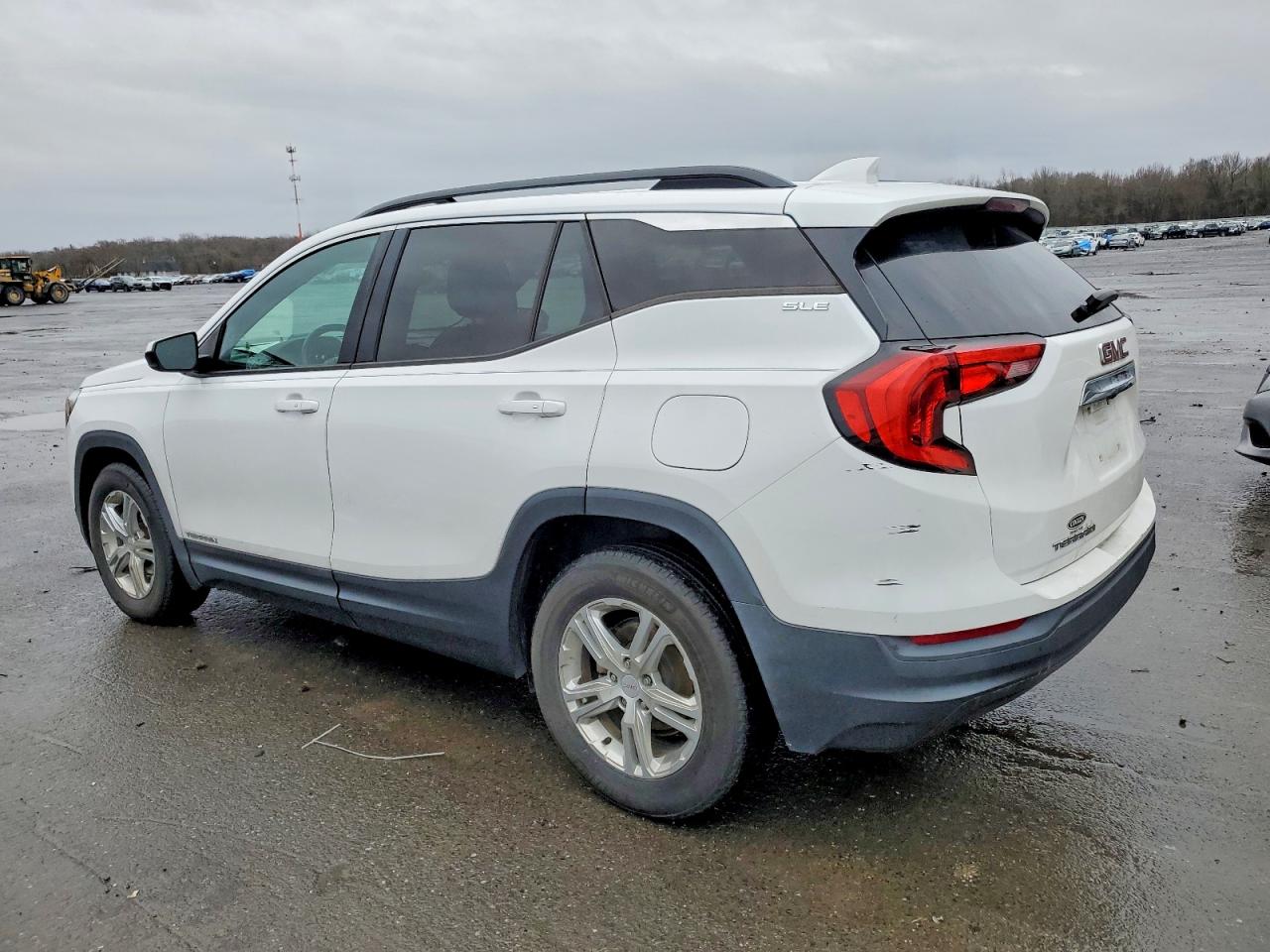 2019 GMC TERRAIN SLE photo 2