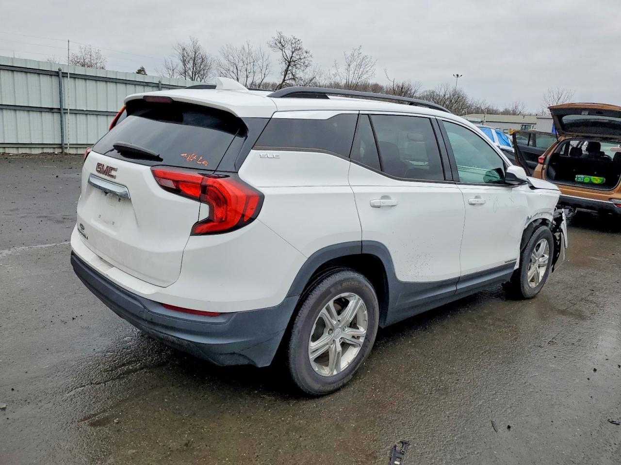 2019 GMC TERRAIN SLE photo 3