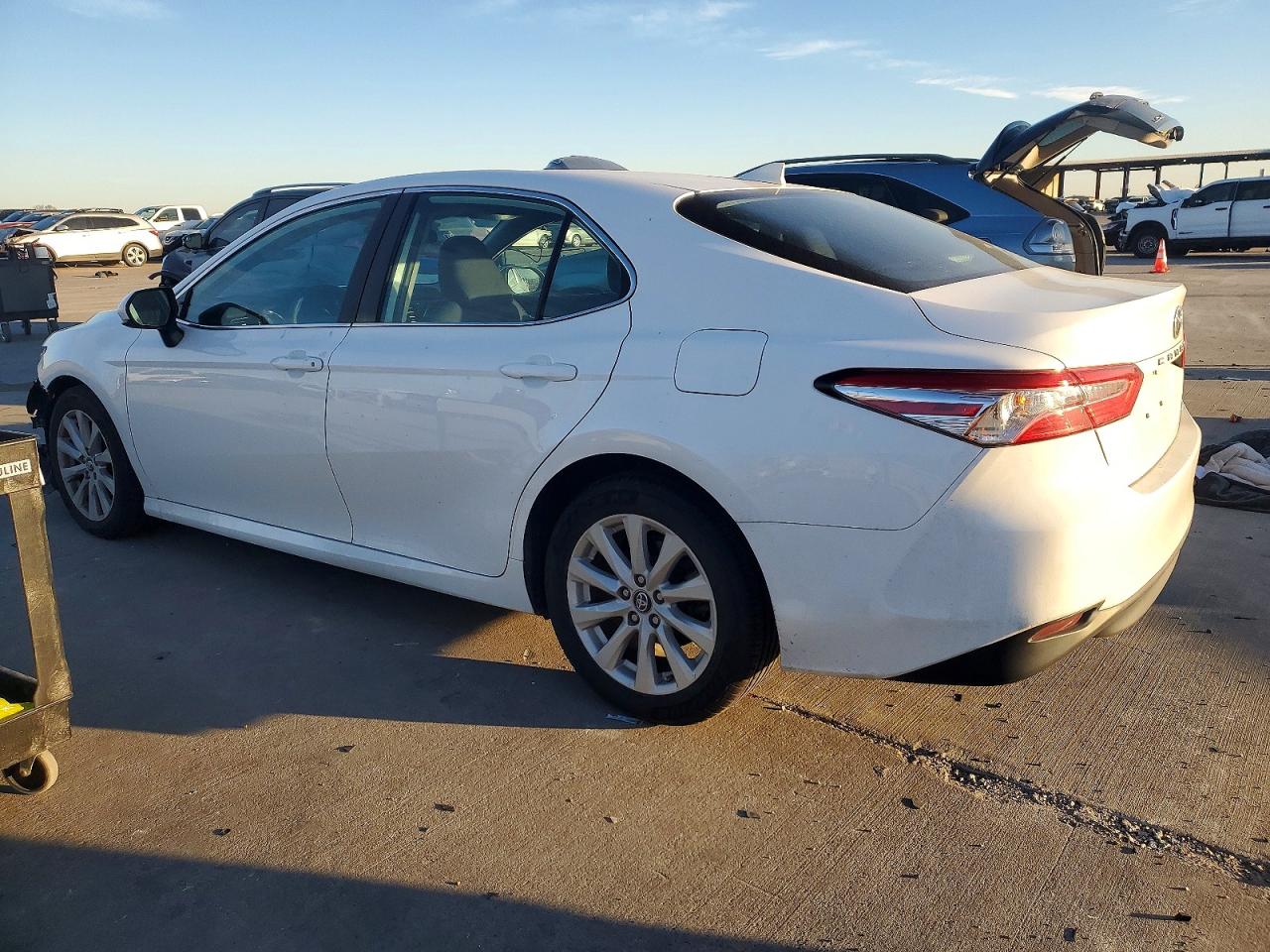 2019 TOYOTA CAMRY L photo 2