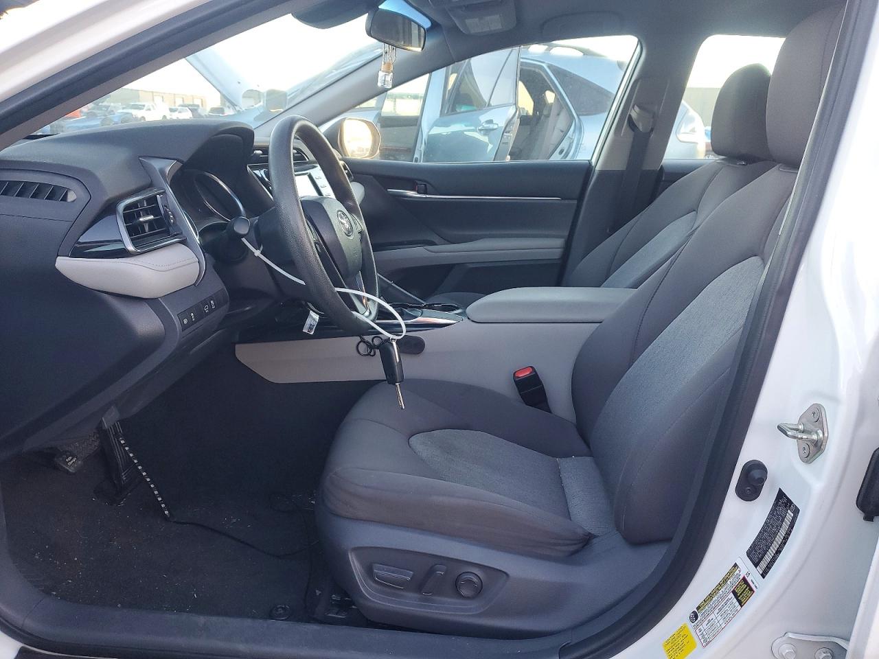 2019 TOYOTA CAMRY L photo 7