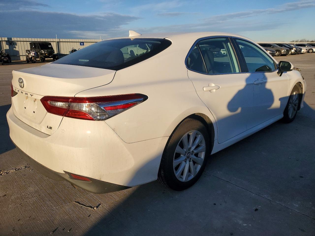 2019 TOYOTA CAMRY L photo 3