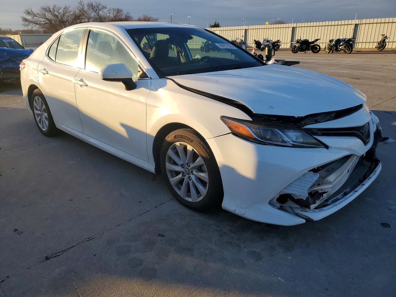 2019 TOYOTA CAMRY L photo 4