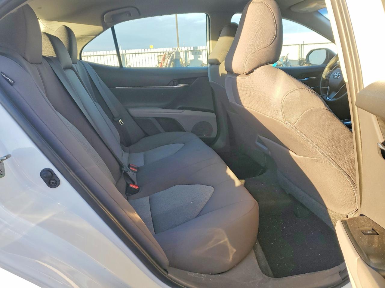 2019 TOYOTA CAMRY L photo 10