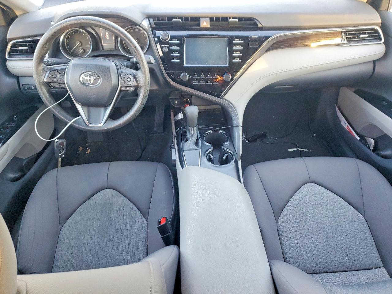 2019 TOYOTA CAMRY L photo 8