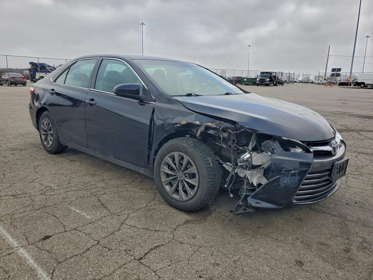 2016 TOYOTA CAMRY LE photo 4