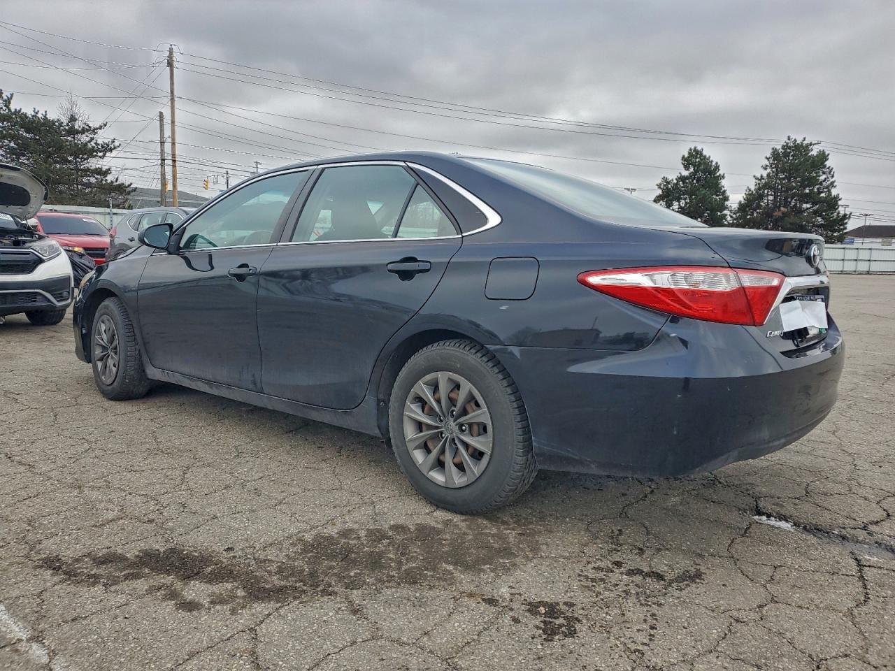 2016 TOYOTA CAMRY LE photo 2
