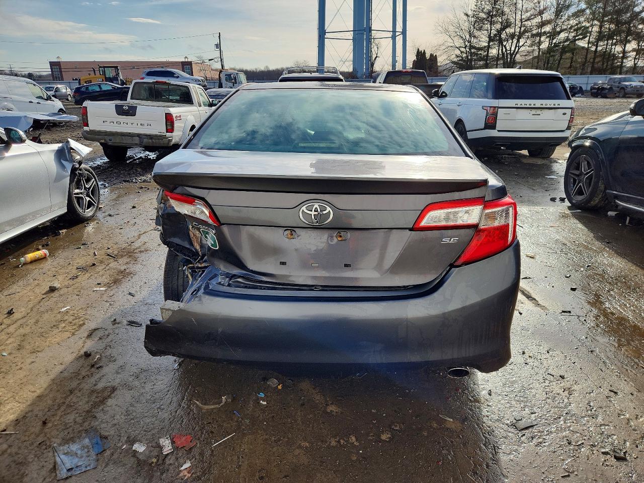 2012 TOYOTA CAMRY SE photo 11