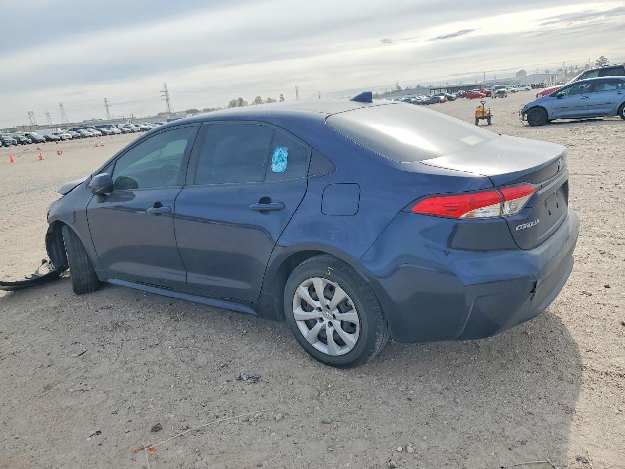 2021 TOYOTA COROLLA LE photo 2