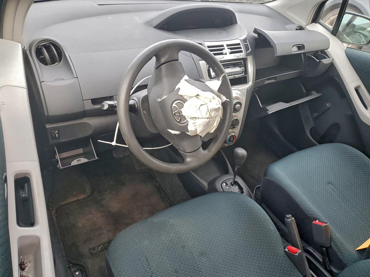 2008 TOYOTA YARIS photo 8