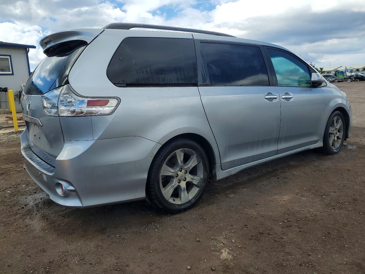 2014 TOYOTA SIENNA SPORT photo 3