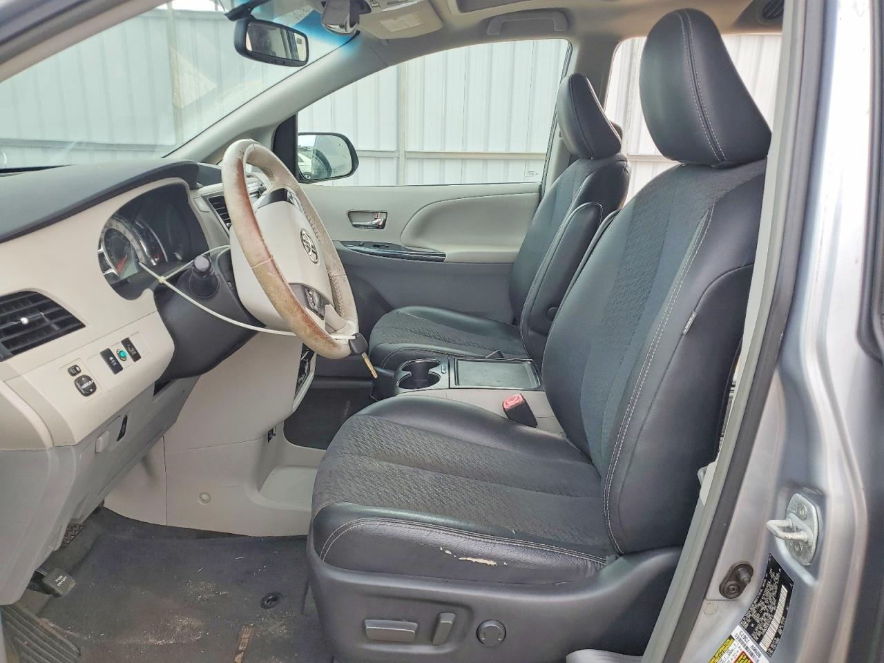 2014 TOYOTA SIENNA SPORT photo 7