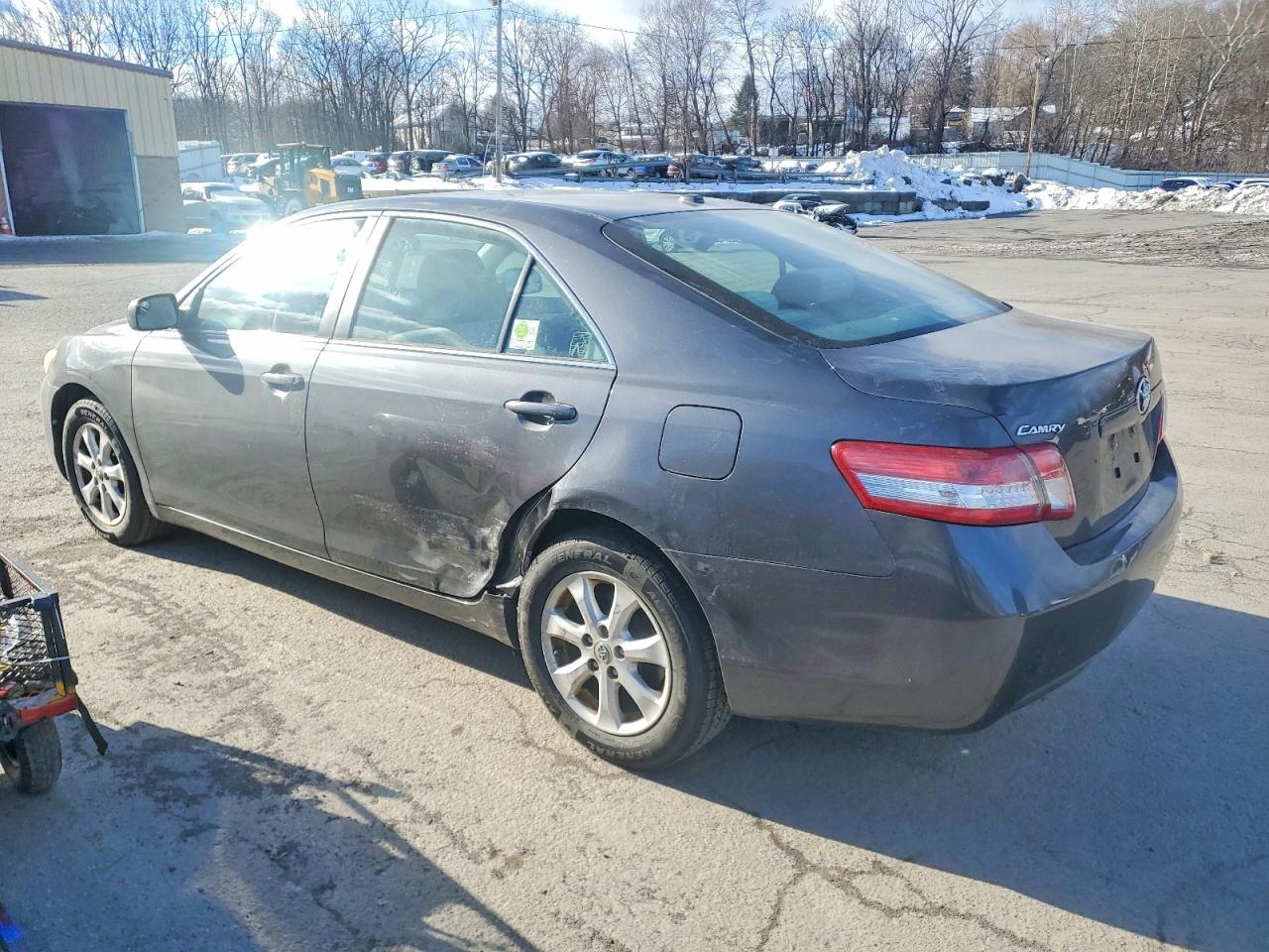 2011 TOYOTA CAMRY BASE photo 3