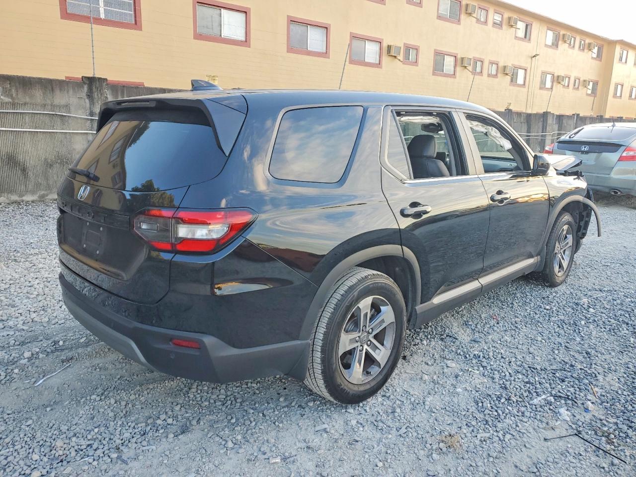 2025 HONDA PILOT EXL photo 3