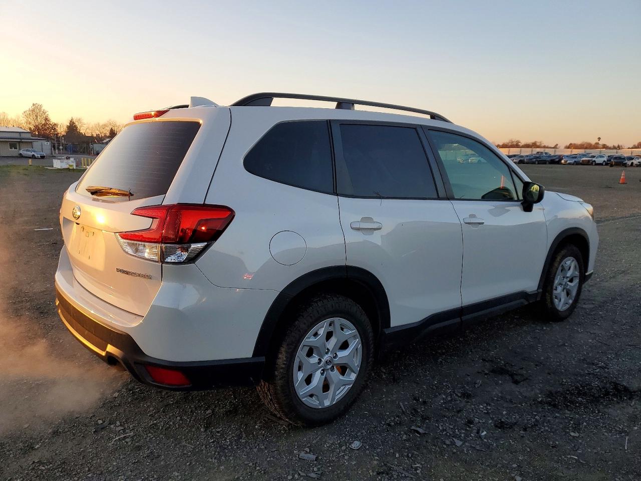 2020 SUBARU FORESTER photo 3
