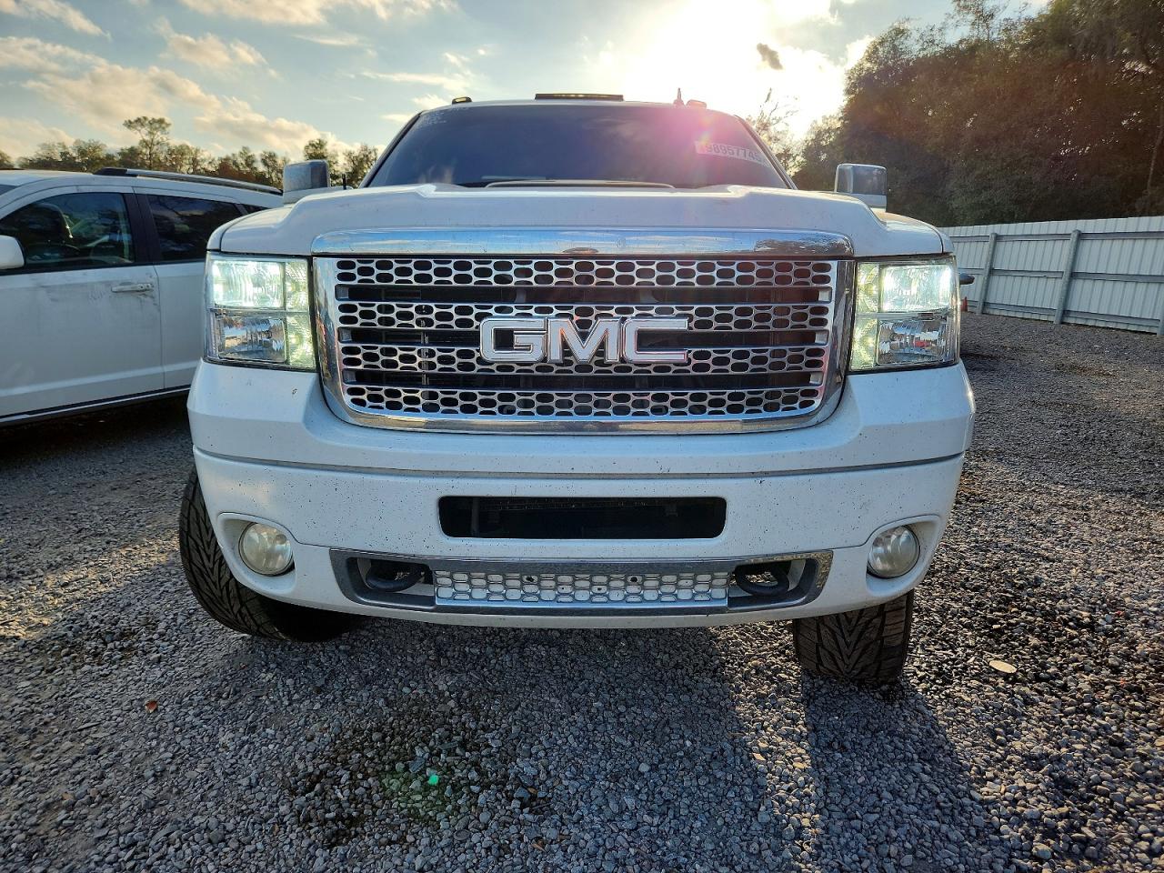 2012 GMC SIERRA K2500 DENALI photo 13