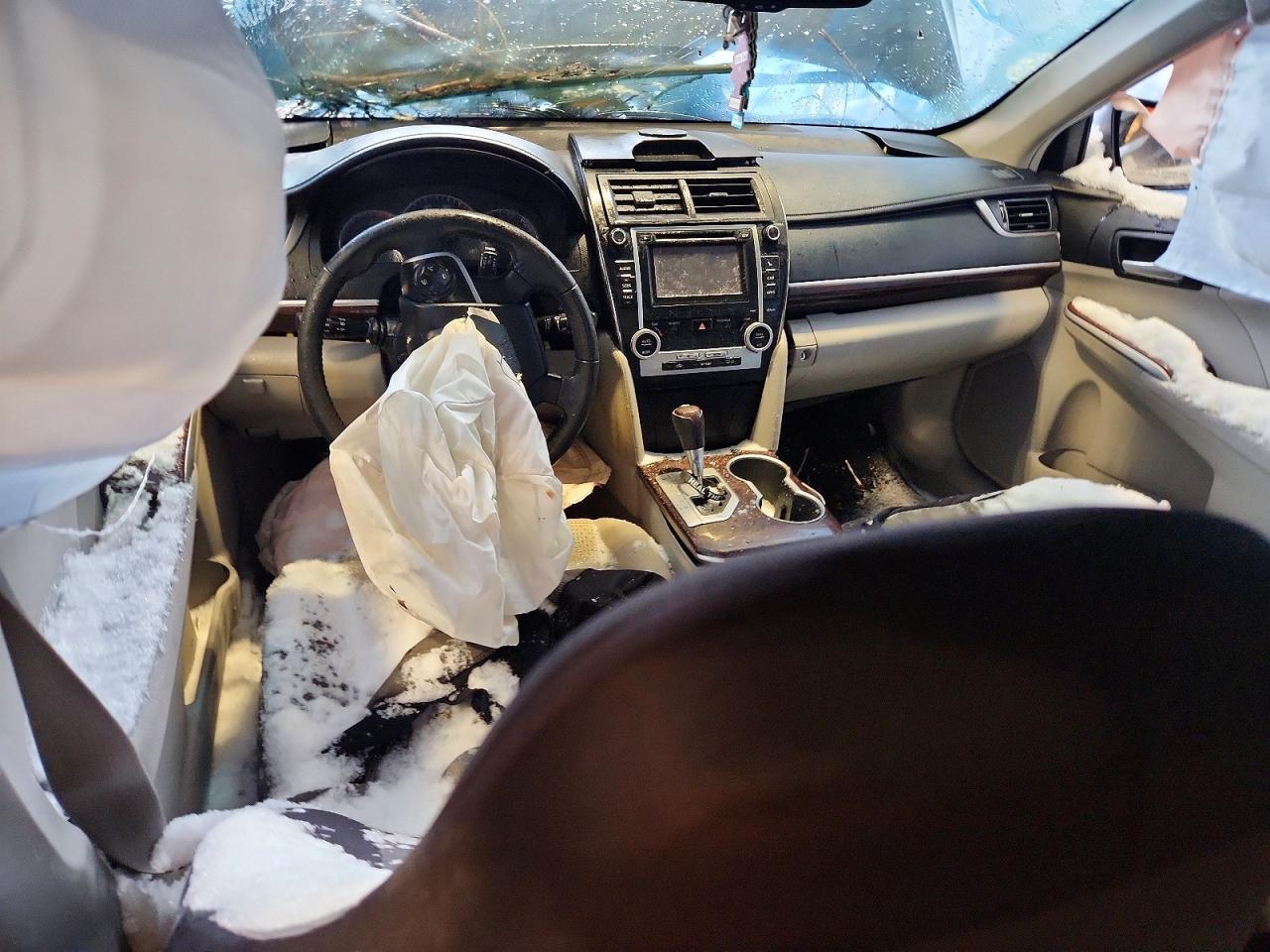 2012 TOYOTA CAMRY L photo 15