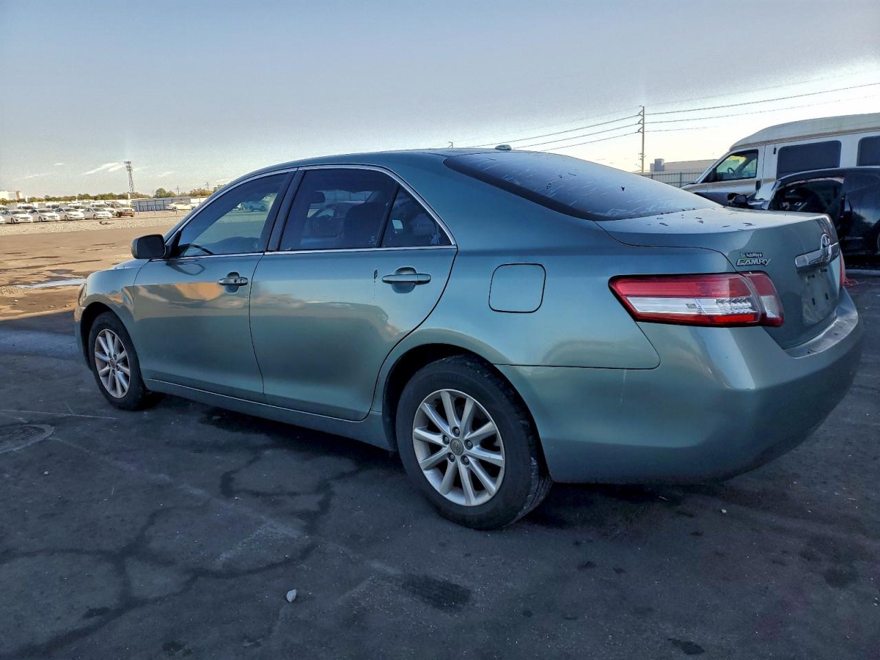 2011 TOYOTA CAMRY BASE photo 2