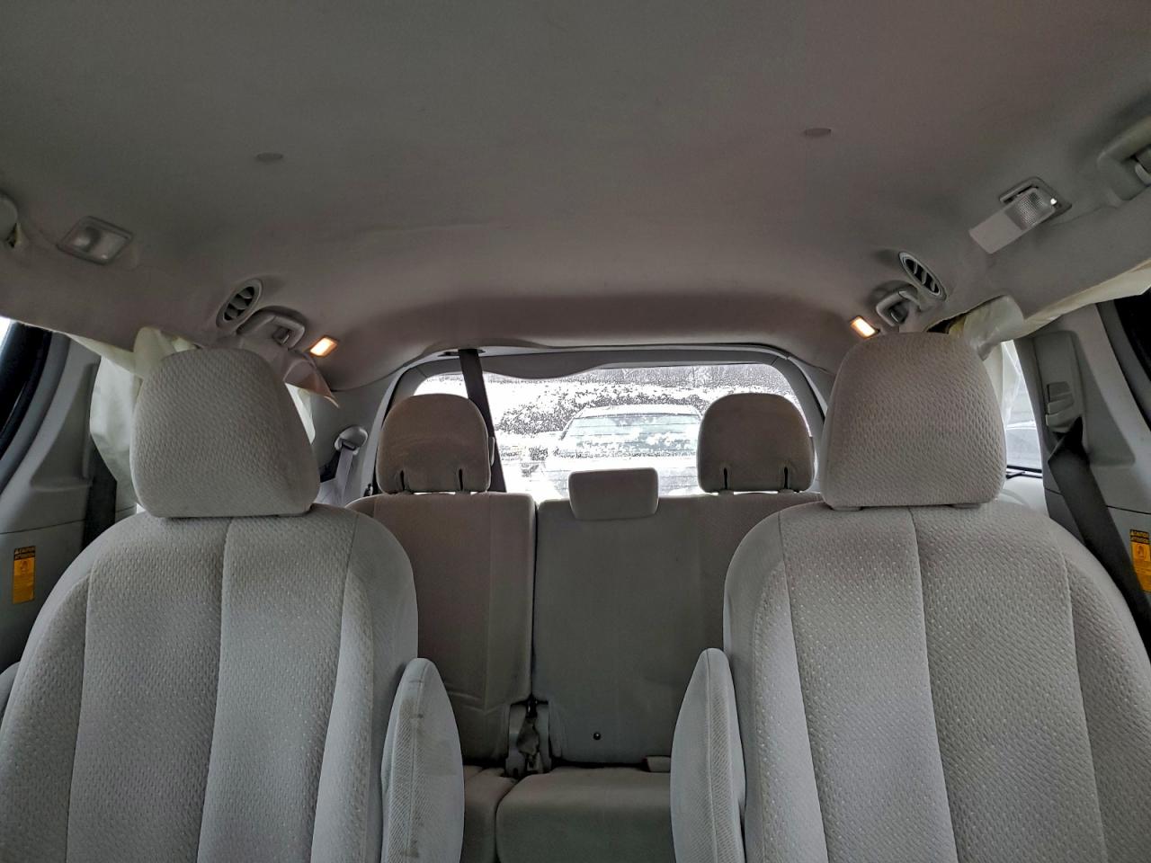 2014 TOYOTA SIENNA LE photo 10