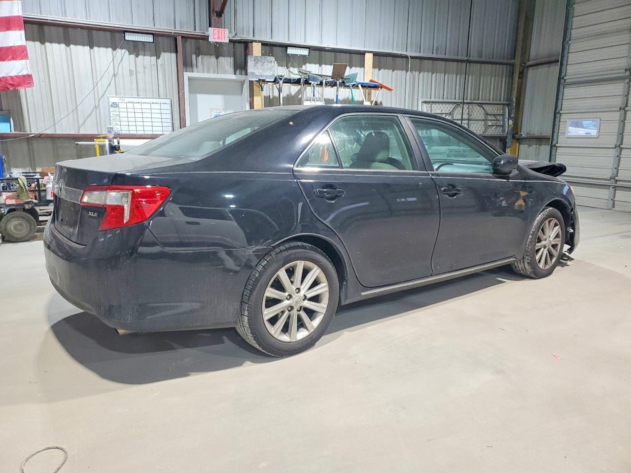 2013 TOYOTA CAMRY L photo 3
